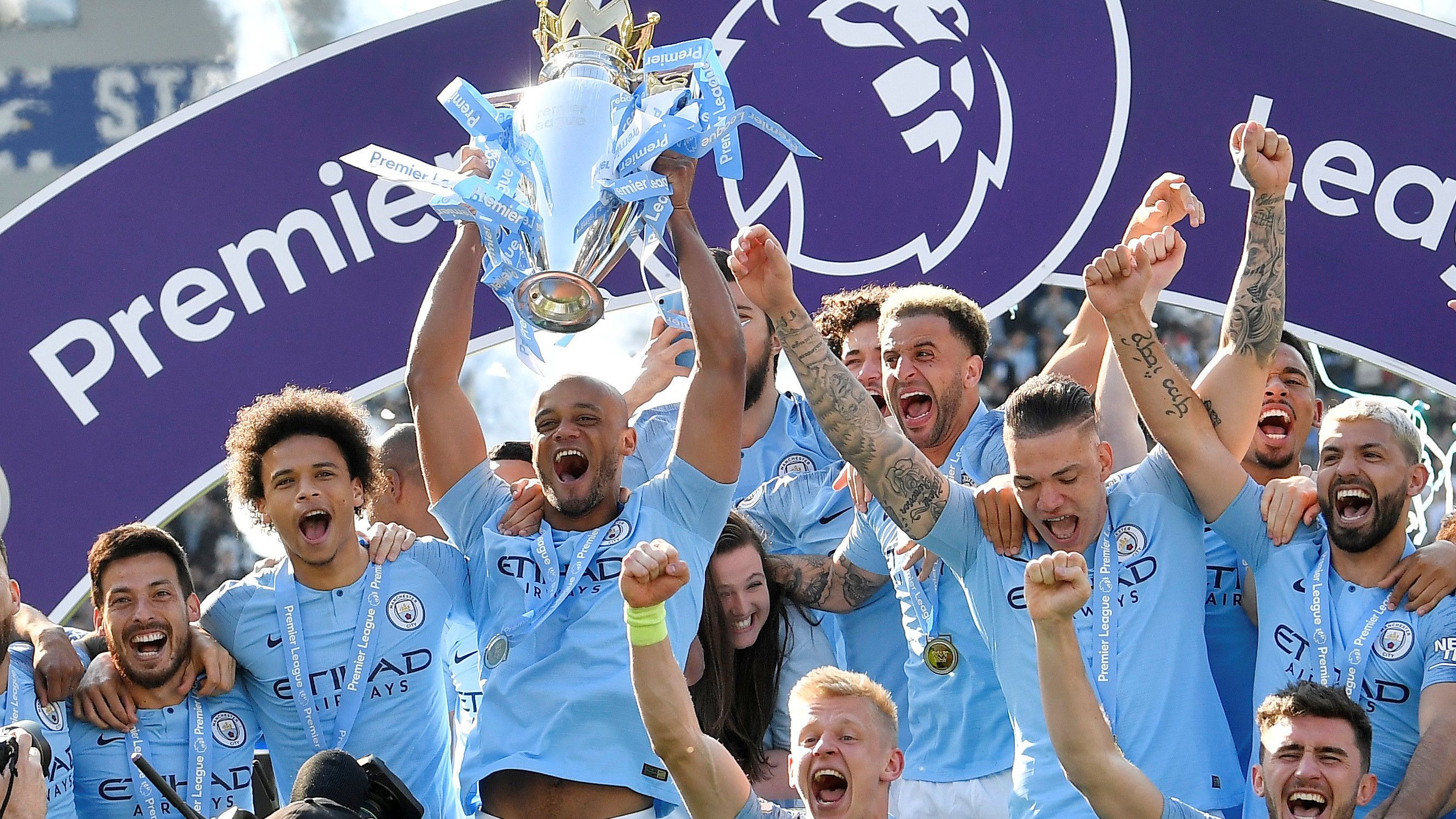 柏林联合vs多特蒙德全场数据：射门数14-8，射正数5-4